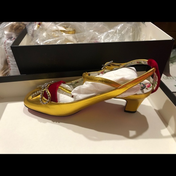 gucci gold pumps